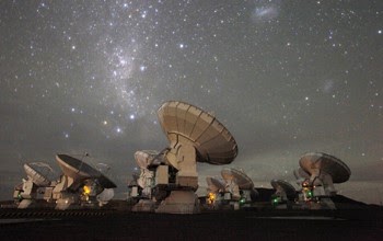 Antennas of the Atacama Large Milimeter/submillimeter Array (ALMA) scrutinize our universe